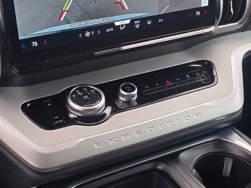 Certified 2025 Ford Expedition Active AWD/4WD image 33