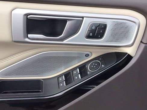 Certified 2021 Ford Explorer Platinum w/ Equipment Group 601A image 19