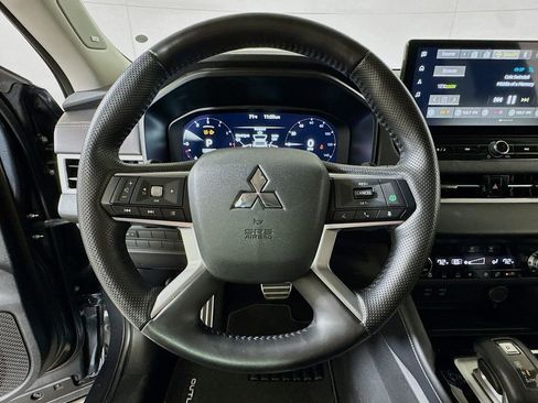 Used 2025 Mitsubishi Outlander SEL image 9