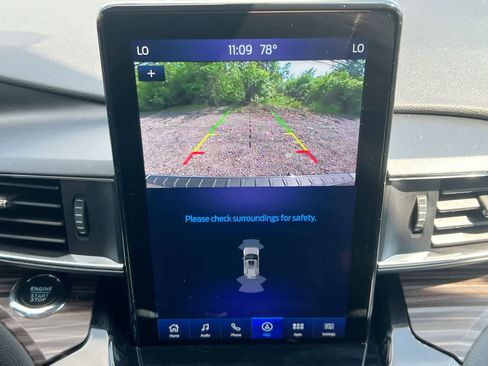 Used 2024 Ford Explorer Limited w/ Limited Technology Package AWD/4WD image 29