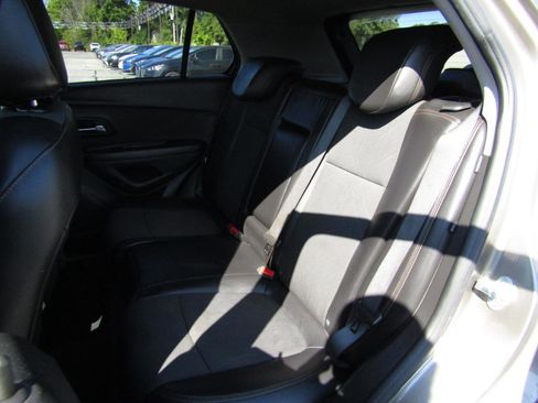 Used 2021 Chevrolet Trax LT image 20