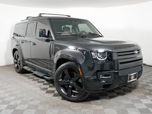 Used 2025 Land Rover Defender 130 X-Dynamic SE image 9