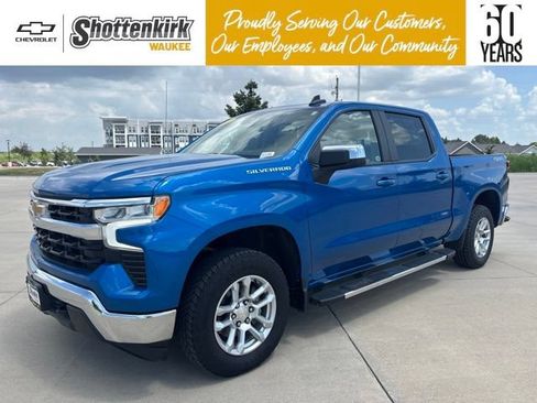 Used 2022 Chevrolet Silverado 1500 LT w/ Convenience Package II AWD/4WD image 1
