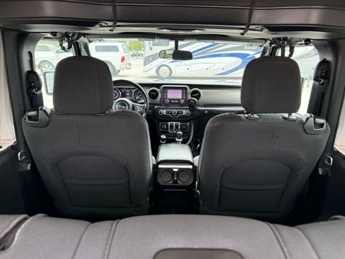 Used 2020 Jeep Wrangler Sport AWD/4WD image 30