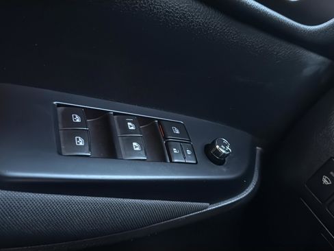 Used 2019 Toyota Highlander LE image 34