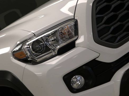 Used 2022 Toyota Tacoma TRD Off-Road w/ Technology Package image 96