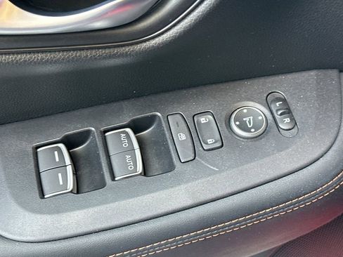 Certified 2025 Honda HR-V Sport image 12