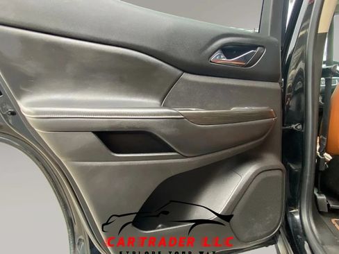Used 2017 GMC Acadia SLT AWD/4WD image 18