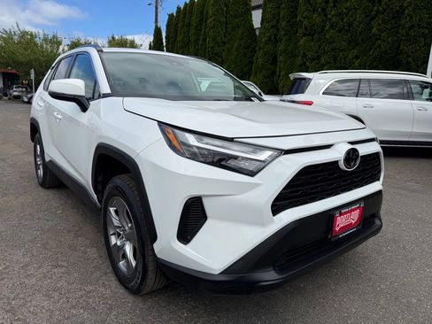 Used 2025 Toyota RAV4 XLE AWD/4WD image 2