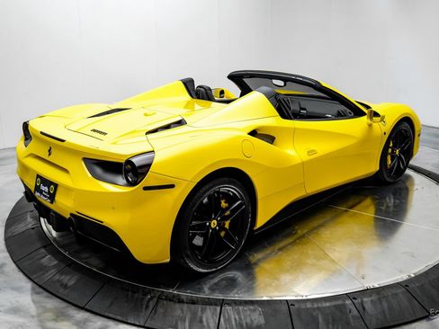 Used 2017 Ferrari 488 Spider image 24