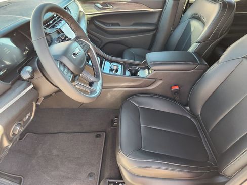 New 2025 Jeep Grand Cherokee L Limited image 12