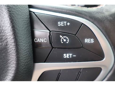 Used 2017 Chrysler Pacifica Touring-L Plus FWD image 14