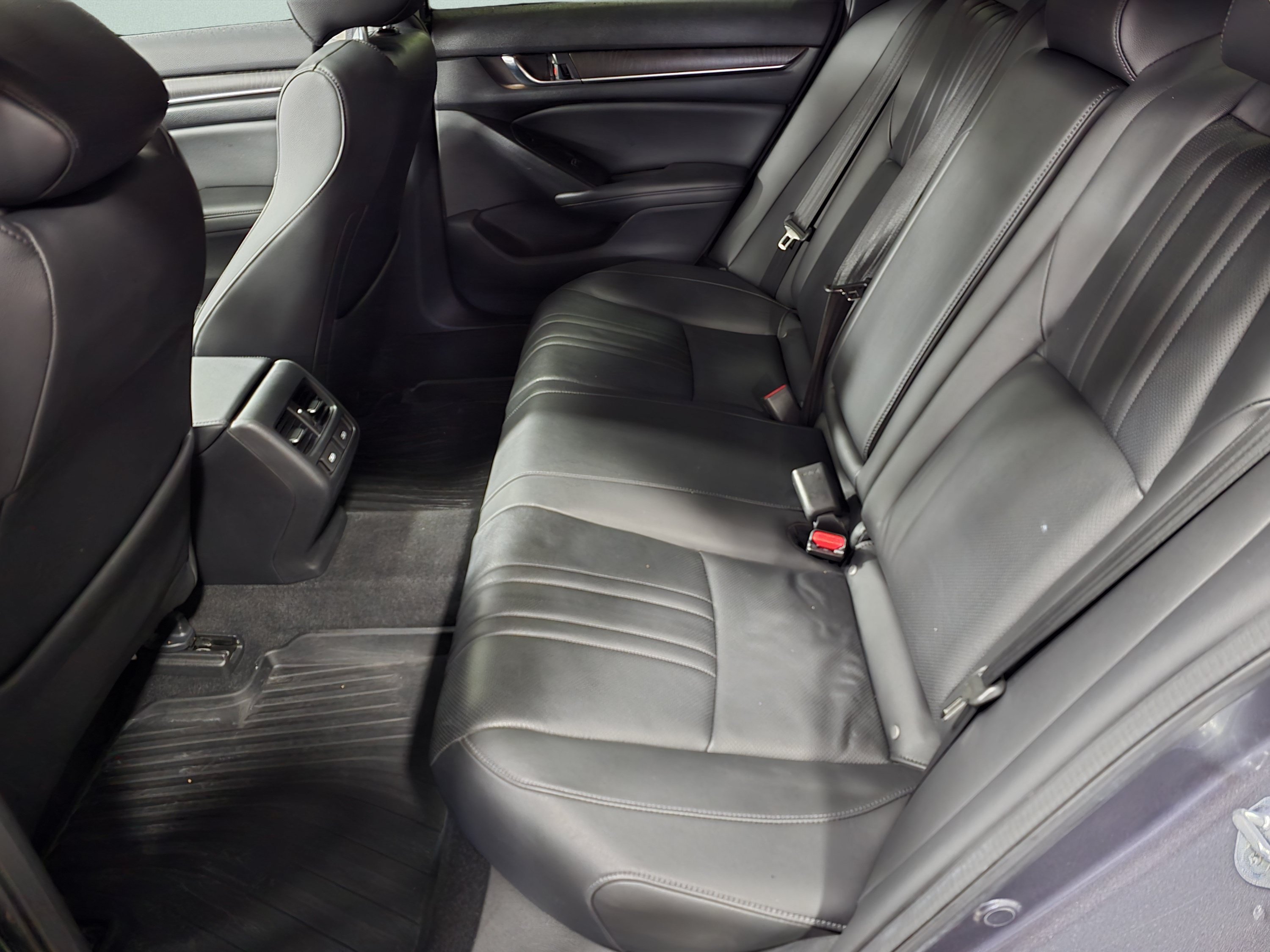 Used 2022 Honda Accord Touring image 6