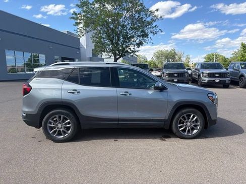 Used 2024 GMC Terrain SLT AWD/4WD image 6