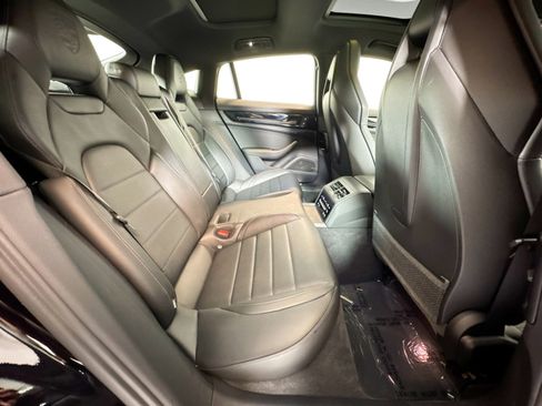 Used 2025 Porsche Panamera image 23