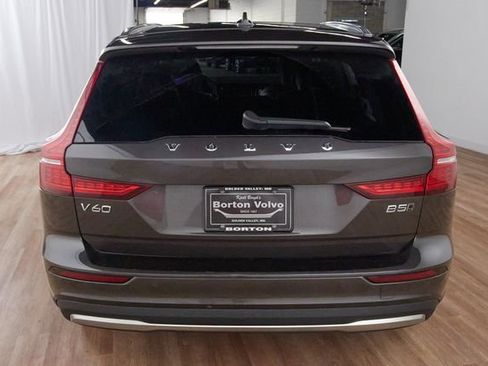 Certified 2025 Volvo V60 B5 Cross Country Plus AWD/4WD image 4