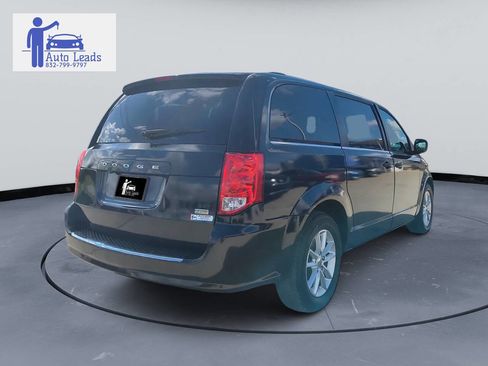 Used 2018 Dodge Grand Caravan SXT image 5