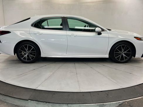 Used 2021 Toyota Camry SE FWD image 6