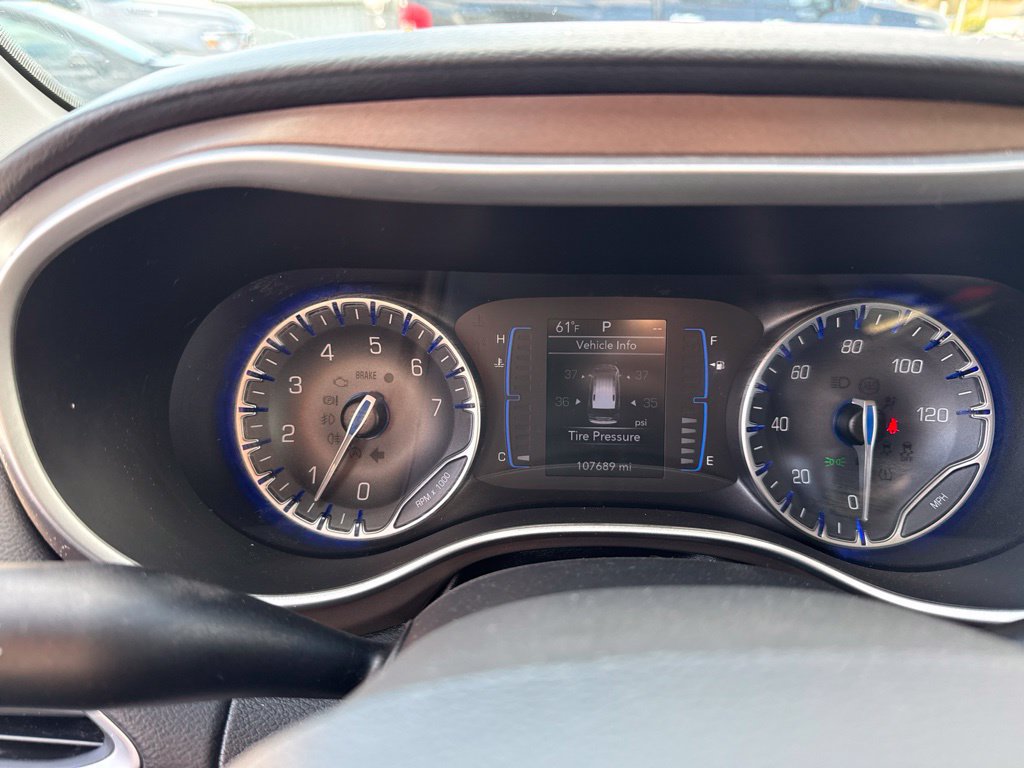 Used 2018 Chrysler Pacifica Touring Plus w/ Tire & Wheel Group FWD image 31