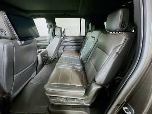 Used 2021 Chevrolet Suburban High Country image 15