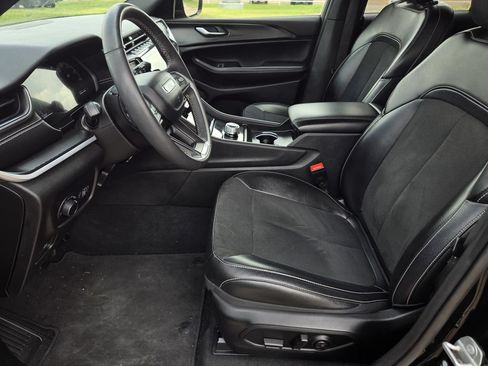 Used 2024 Jeep Grand Cherokee Altitude RWD image 25