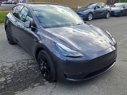 Used 2023 Tesla Model Y Long Range image 3