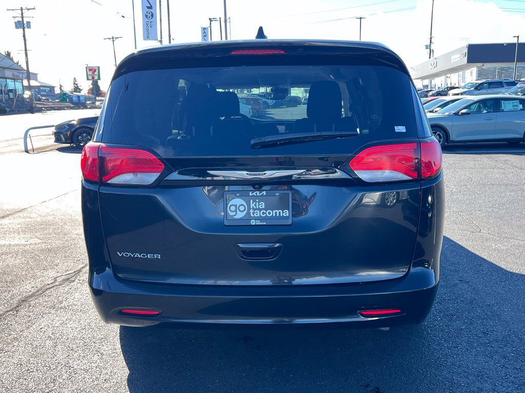 Used 2023 Chrysler Voyager LX FWD image 10