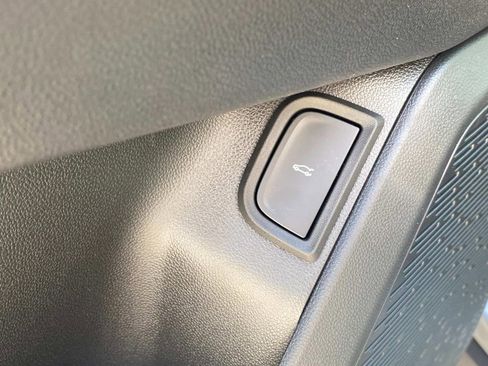 New 2026 Chevrolet Equinox ACTIV w/ Convenience Package III image 17