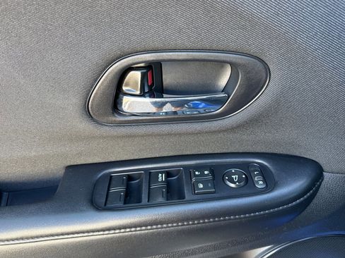 Used 2019 Honda HR-V Sport image 11