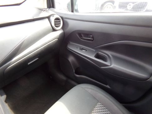 Used 2020 Nissan Versa S FWD image 19