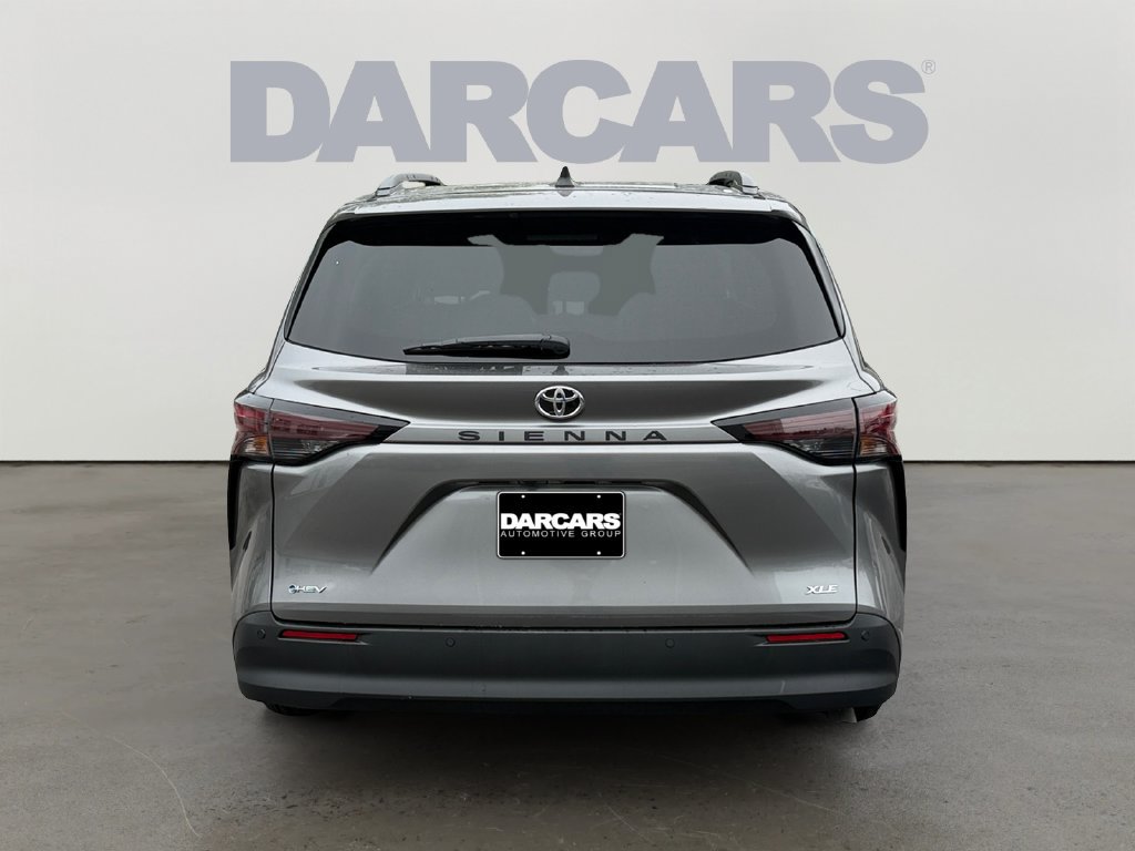 Used 2026 Toyota Sienna XLE FWD image 6