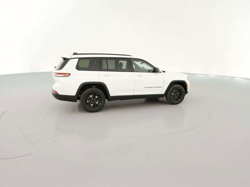 New 2025 Jeep Grand Cherokee L Laredo image 13