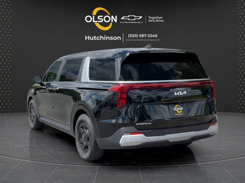 Used 2025 Kia Carnival FWD image 6