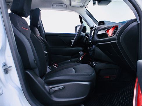 Used 2023 Jeep Renegade Trailhawk image 9