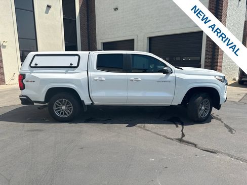 Used 2023 Chevrolet Colorado LT w/ LT Convenience Package II AWD/4WD image 8