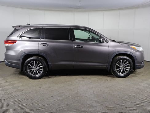 Used 2017 Toyota Highlander XLE w/ Carpet Mat Package AWD/4WD image 15