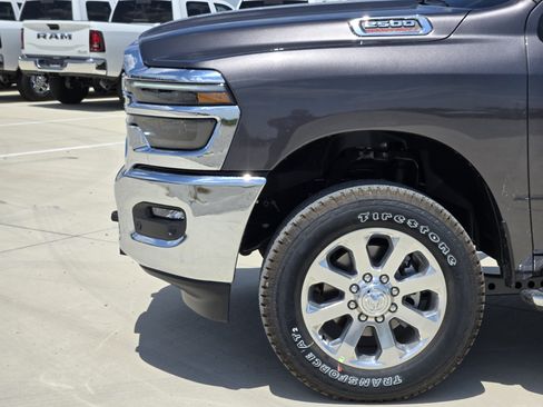 New 2026 RAM 2500 Laramie AWD/4WD image 7
