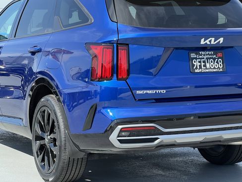 Certified 2023 Kia Sorento SX image 5