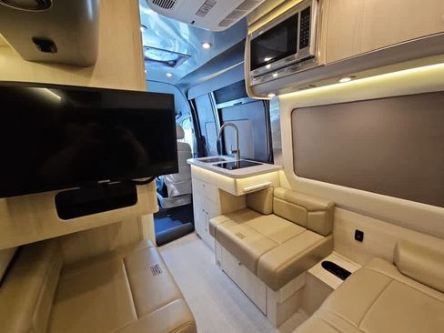 Used 2023 Mercedes-Benz Sprinter 2500 image 27