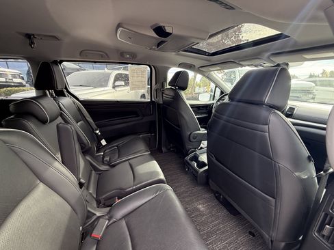 Used 2023 Honda Odyssey Elite image 11
