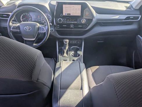 Used 2023 Toyota Highlander LE image 16