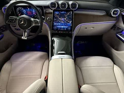 Used 2025 Mercedes-Benz GLC 300 4MATIC image 4
