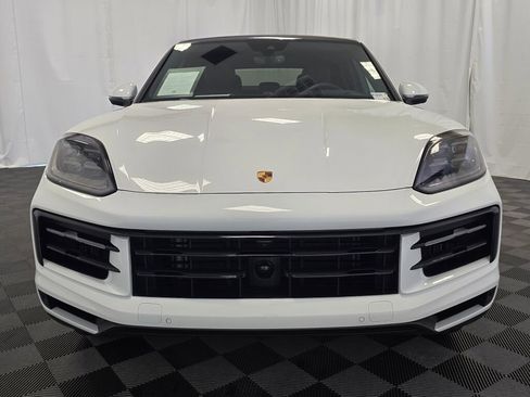 Certified 2025 Porsche Cayenne Coupe image 10