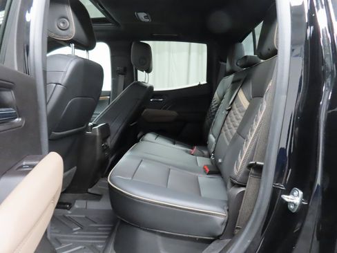 Used 2023 GMC Canyon Denali image 10