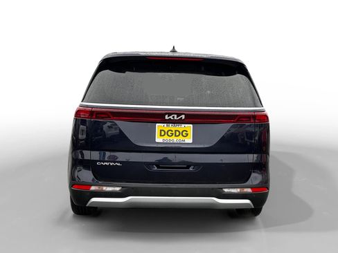 Used 2024 Kia Carnival LX image 4