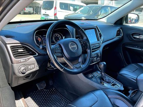 Used 2019 Jeep Cherokee Trailhawk w/ Comfort/Convenience Group AWD/4WD image 18