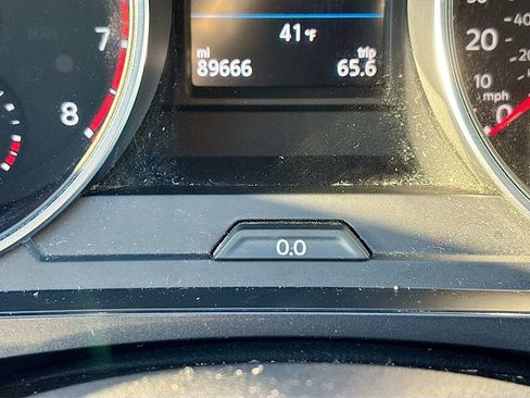 Used 2018 Volkswagen Tiguan SE w/ Front Fog Lights Package image 12