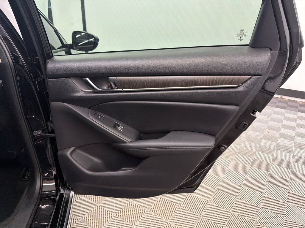 Used 2022 Honda Accord Touring image 18