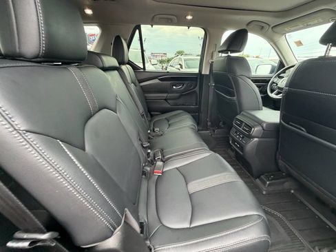 Used 2023 Honda Pilot Touring image 15