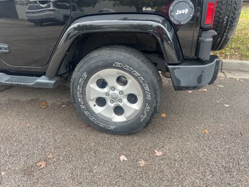 Used 2015 Jeep Wrangler Unlimited Sahara w/ Dual Top Group image 8